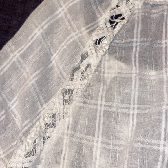 Silver sheer cream colored blouse size S/P - Picture 3 of 15